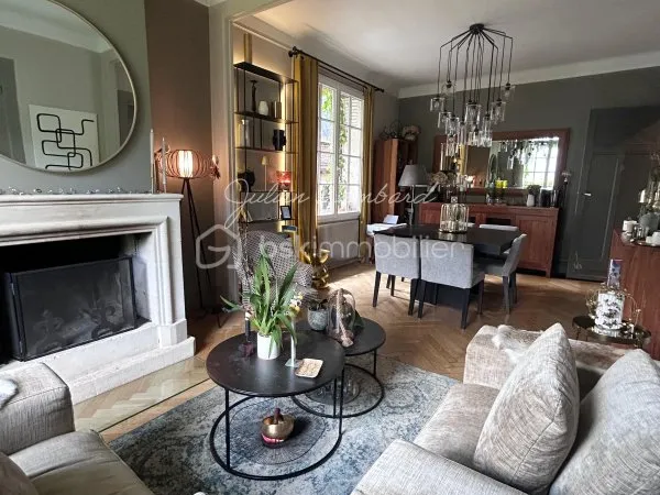 Maison 7 pièces 210 m²