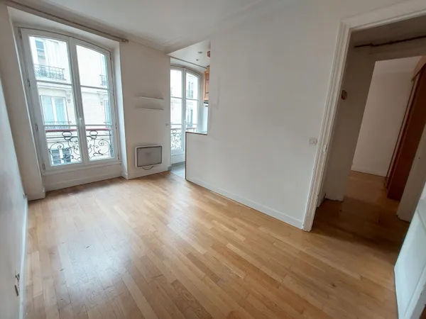 Paris 17e - Villiers / Lévis | Lumineux 2 pièces 28,5m² dans bel immeuble ancien TBE