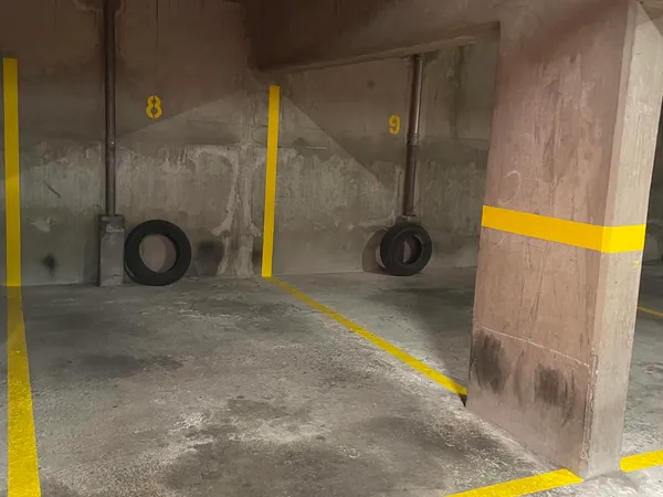 Loue parking - 10m²