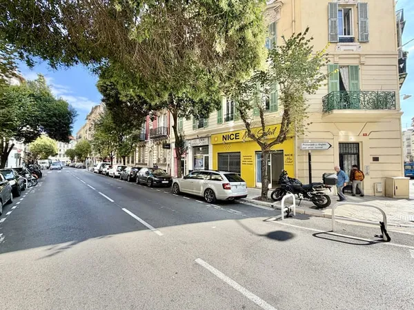 MURS LIBRES - LOCAL COMMERCIAL LIBERATION / VERNIER