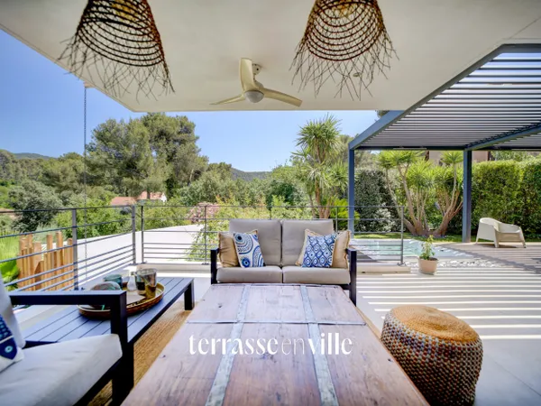 GEMENOS - VILLAGE A PIED - VILLA D'ARCHITECTE - CALME