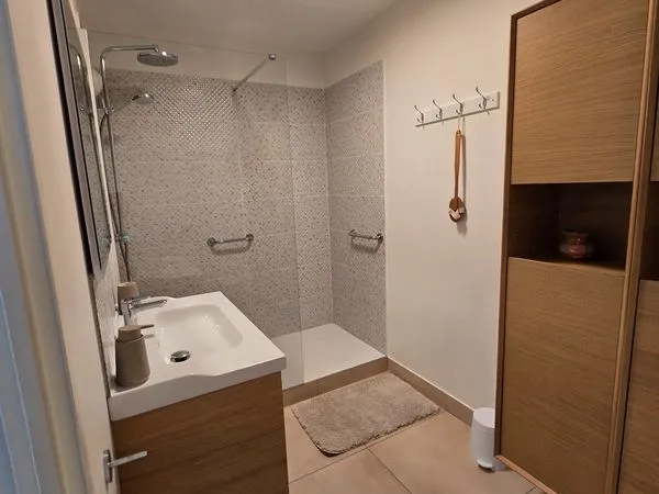 Combe blanche appartement type 3 climatisé avec grand balcon