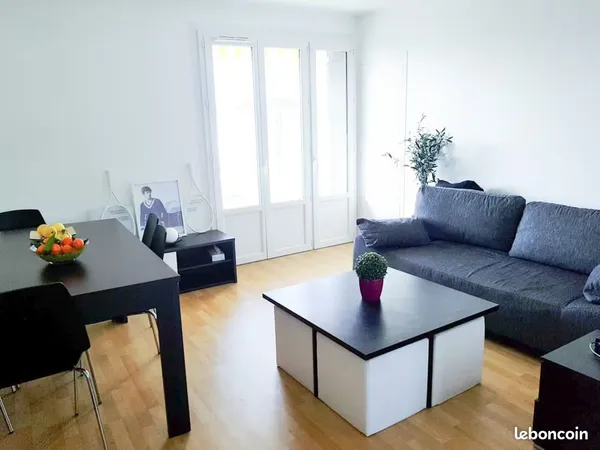 Annecy Albigny : T3 meublé lumineux de 60 m², dernier étage, balcon et vues montagnes
