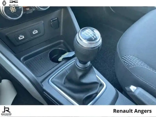 Dacia Duster 1.5 blue dci 115ch prestige + 4x2 — photo 6