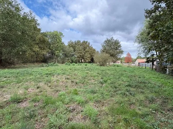 Terrain 1077 m²