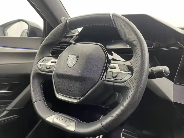 Peugeot 308 phev 180 e-eat8 — photo 16