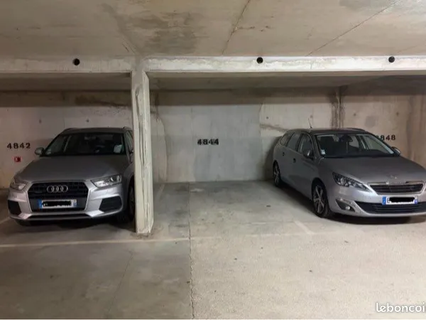 Place parking RER
