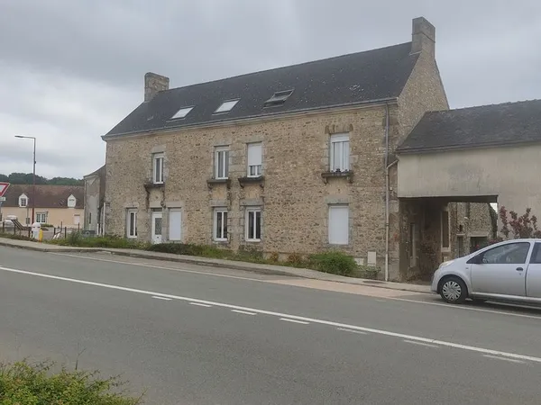 A LA HUTTE Vend Immeuble de rapport A 10 mn d'Alençon Surface 262 m2