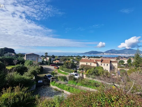Maison 8 pièces 94 m²