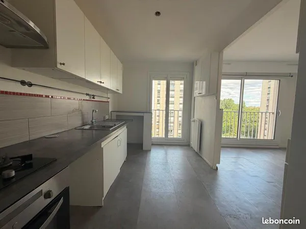 Appartement 3 pièces lumineux et en étage en bon état