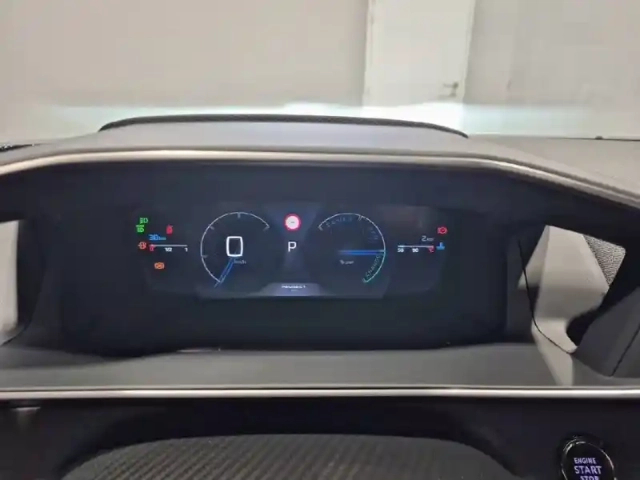 Peugeot 2008 hybrid 145 e-dcs6 — photo 10