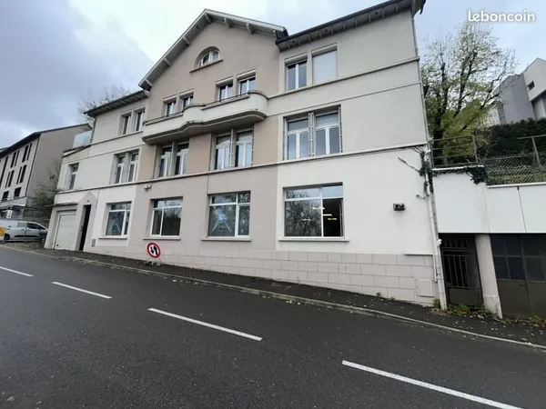 Bureaux autos 124 m²