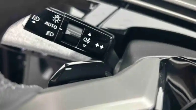 Peugeot 3008 hybrid 145 e-dcs6 — photo 69