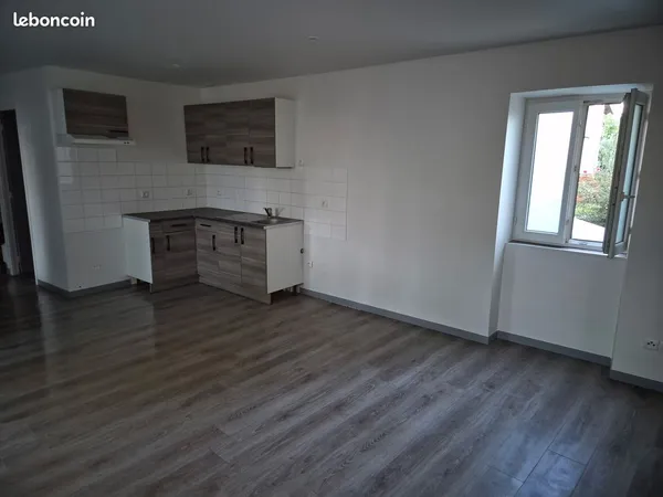 Maison de bourg de 65 m² avec 2 chambres à Sainte Florine