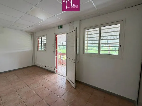 Bureaux 77 m²