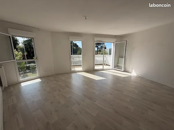 Appartement T3 lumineux avec terrasse et 2 places de parking