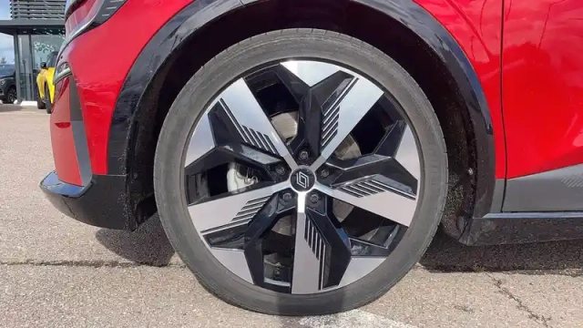 Renault Megane e-tech ev40 130ch standard charge — photo 12