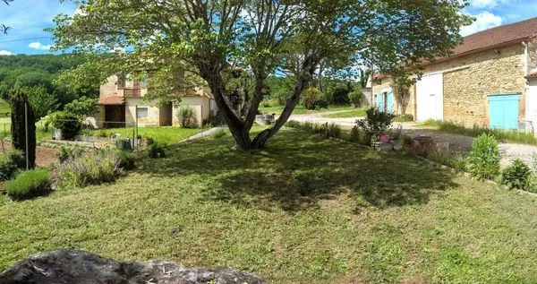 Propriété 2 habitations - 5 ha et nombreuses dépendances