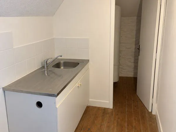 Bureau Hyper centre à rénover 10m2 - 8 mn à pied Gare