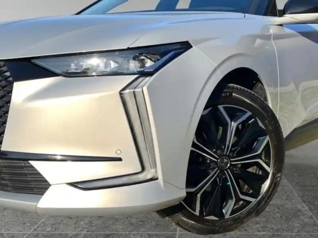 Ds Ds 4 essence 130 perfo line + auto toit ouvrant caméra régulateur adaptatif 1ère main — photo 9