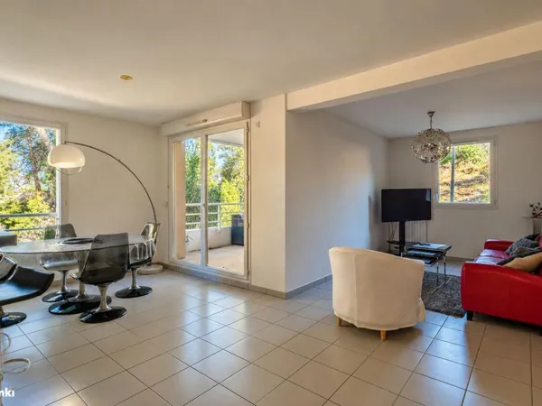 Appartement T3 de 74 m² à Marseille 13012, Allée des Vaudrans