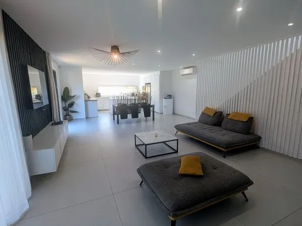 Villa contemporaine 120m² avec piscine & jardin Solliès-Toucas