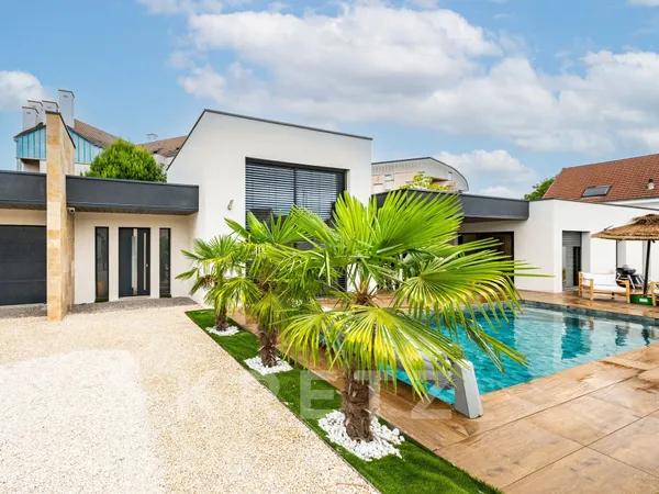DIJON - Villa d'architecte contemporaine de plain-pied avec piscine & prestations d'exception