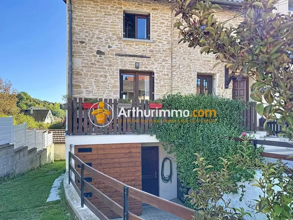 Maison en pierre au coeur du vieux village