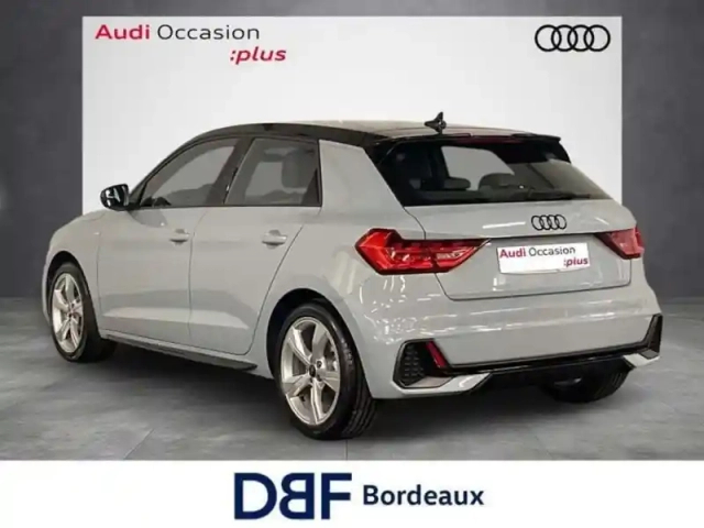 Audi A1 30 tfsi 110 ch s tronic 7 s line — photo 3