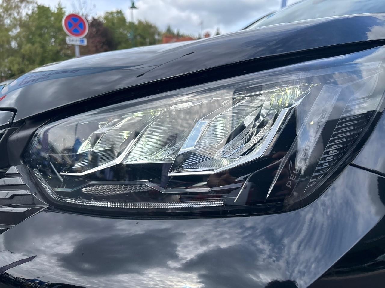 Peugeot 2008 1.2 hybrid 145ch style e-dcs6 — photo 13