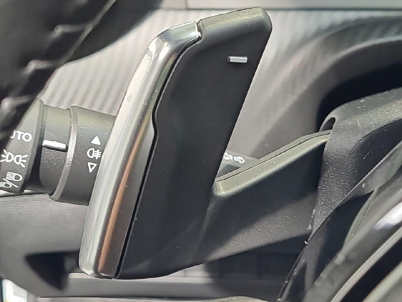 Peugeot 2008 hybrid 145 e-dcs6 allure — photo 28