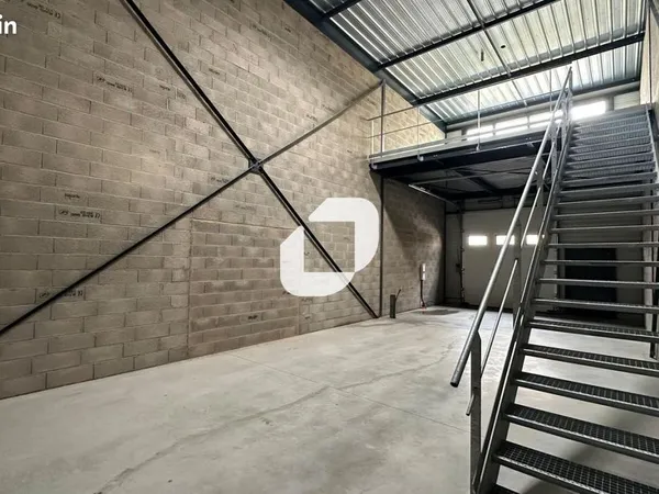 Local d'activité 228 m²