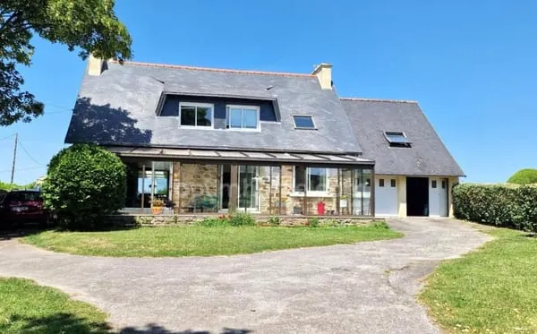 A vendre-Bretagne-Finistère sud-Poullan sur mer-maison-6 pièces-double garage-jardin-dépendance