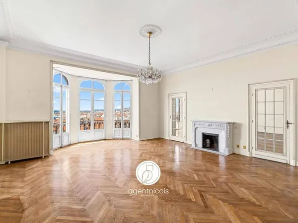 Appartement 6 pièces 270 m²