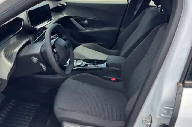 Peugeot 2008 electrique 54 kwh 156 ch — photo 10