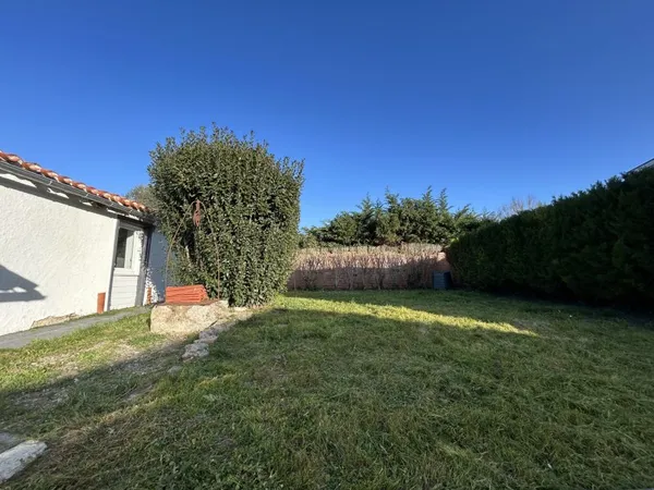 SEMALENS-PLAIN PIED 3 CHAMBRES GARAGE ET JARDIN