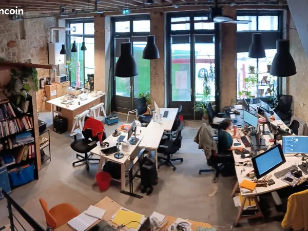 Location bureaux - Espace coworking - Atelier d'artistes