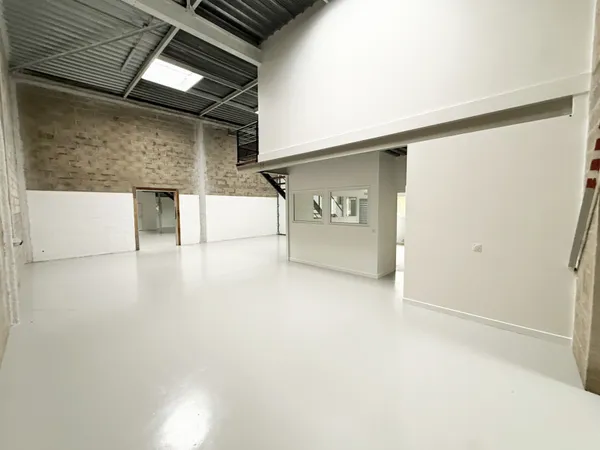 Local d'activité 177 m²
