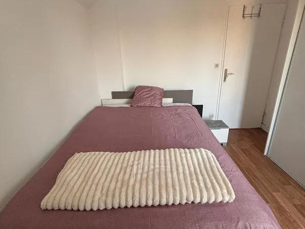 Chambre meublée 9m² - Maison avec jardin, face à un lac - Savigny-le-Temple