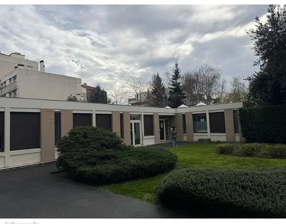 Murs commerciaux 228 m² COURBEVOIE