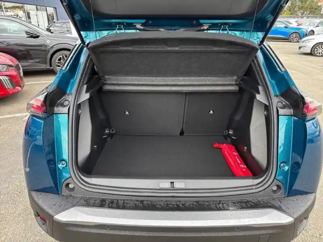 Peugeot 2008 hybrid 145 e-dcs6 — photo 6