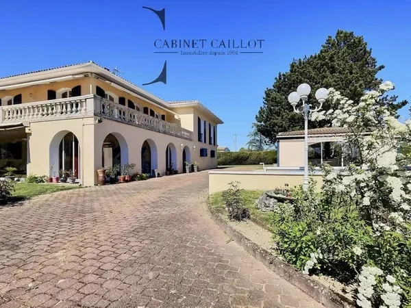 Superbe MAISON FAMILIALE avec piscine à FONTCOUVERTE (réf.41361)