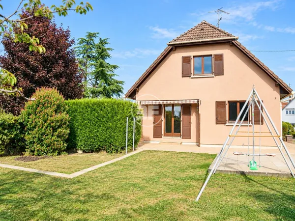 Maison individuelle de 135 m² au sol (114 m² habitables) sur u