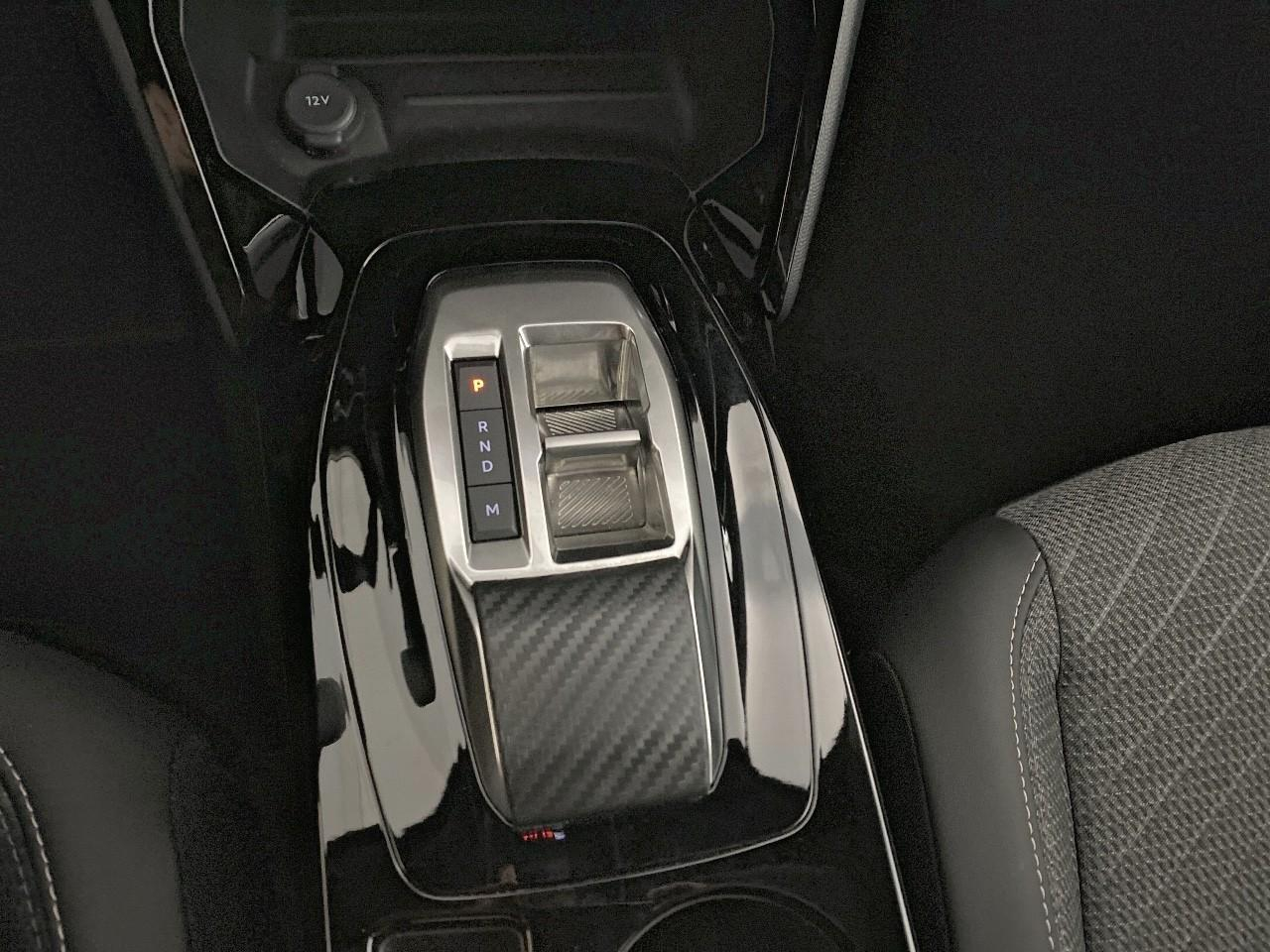 Peugeot 2008 130 s&s eat8 allure — photo 17