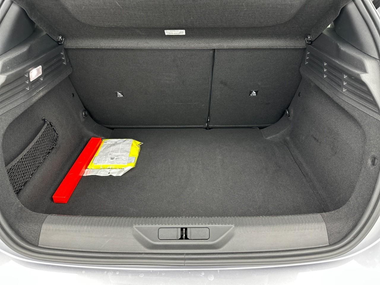 Peugeot 308 hybrid 145 e-dcs6 allure — photo 6