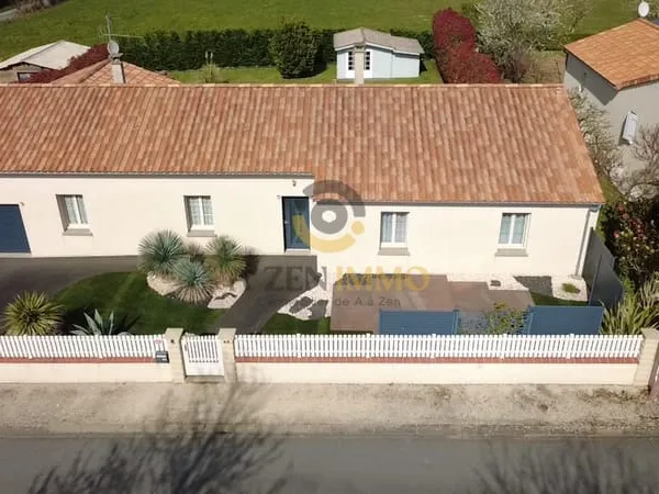 Maison plain-pied 3 chambres + garage à Secondigny