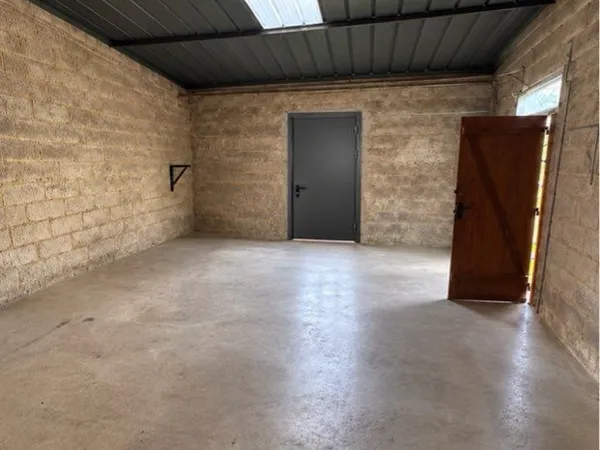 À louer - Local de stockage de 65 m² avec 2 containers - Centre-ville d'Albert