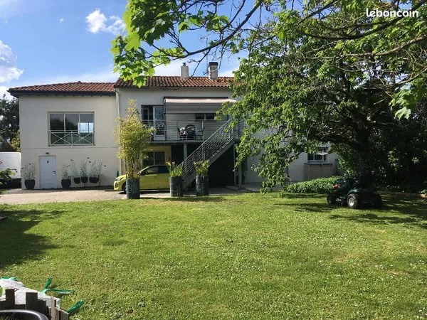 MAISON sur terrain avec piscine