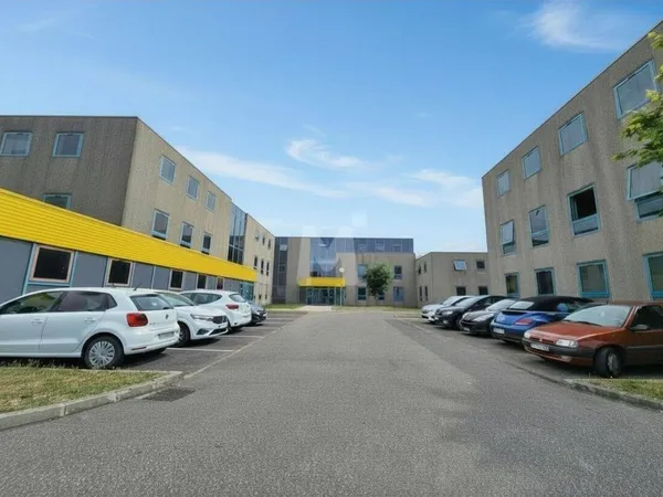 Local d'activité 1628 m²