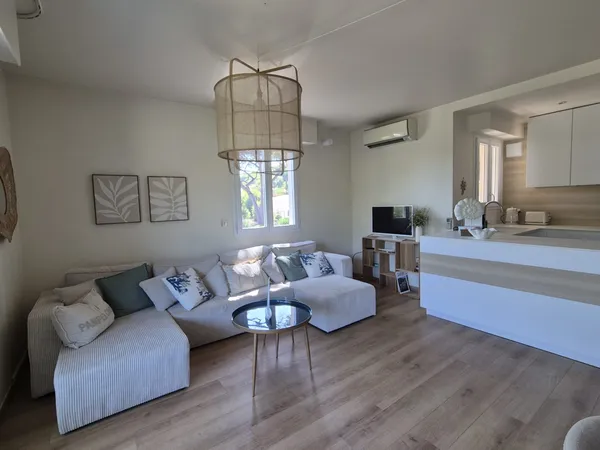 Gassin, à louer superbe appartement très lumineux, T4, 92 m2.